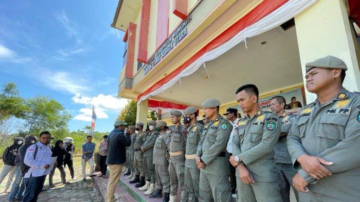 LSM Ambalat mendatangi Kantor Camat Sebatik Utara, Rabu (25/10/2023), siang.