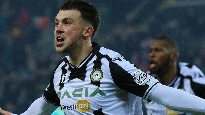 Lazar Samardzic ketika memperkuat Udinese musim 2022/2023.