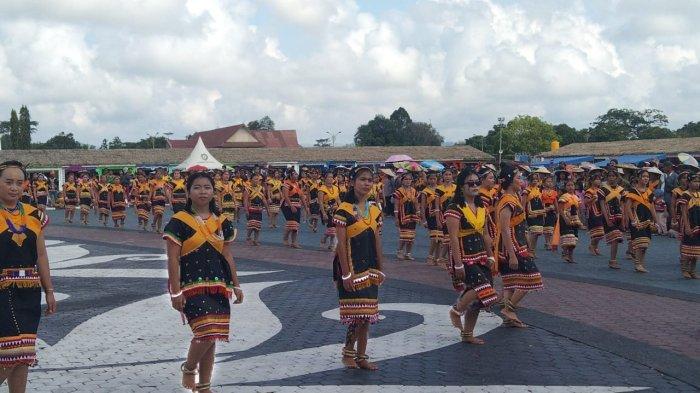 Lembaga Adat Besar Bulusu Kabupaten Malinau mencatat sejarah baru dengan Tarian Seribu Riti' pada Irau ke-10 Malinau, Kalimantan Utara, Sabtu (21/10/2023).