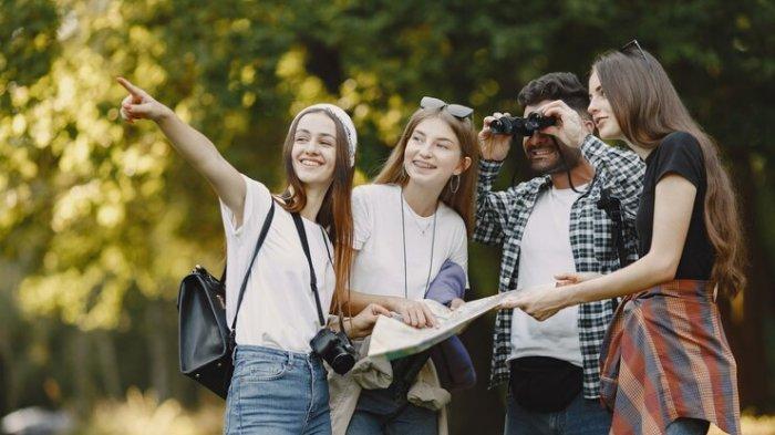 PANTUN LIBUR SEKOLAH - Potret liburan dari Freepik.com. Kumpulan pantun libur sekolah, ajakan jalan-jalan yang bisa disampaikan kepada keluarga dan teman, yuk kirimkan!