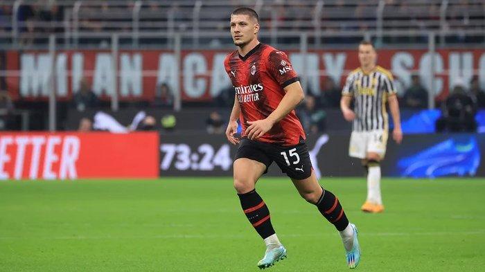 Luka Jovic saat tampil memperkuat AC Milan di Liga Italia Serie A musim 2023/2024. (acmilan.com)
