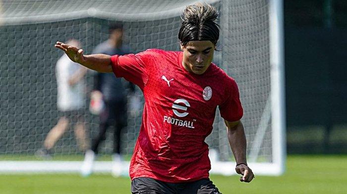 Luka Romero menjalani sesi latihan bersama AC Milan. (Instagram/@acmilan)