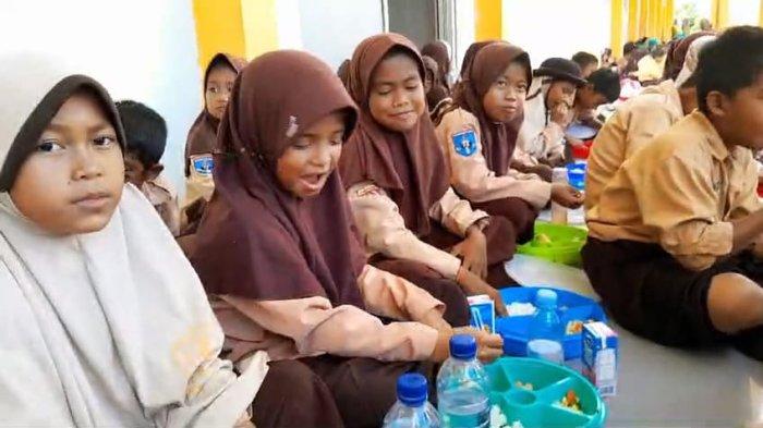 Kegiatan uji coba Program Makan Bergizi Gratis (MBG) di Kelurahan Pantai Amal, Tarakan Kalimantan Utara beberapa bulan lalu.