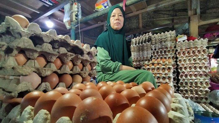 Mama Najwa saat diwawancarai media di Pasar Gusher Tarakan. TRIBUNKALTARA.COM/ANDI PAUSIAH
