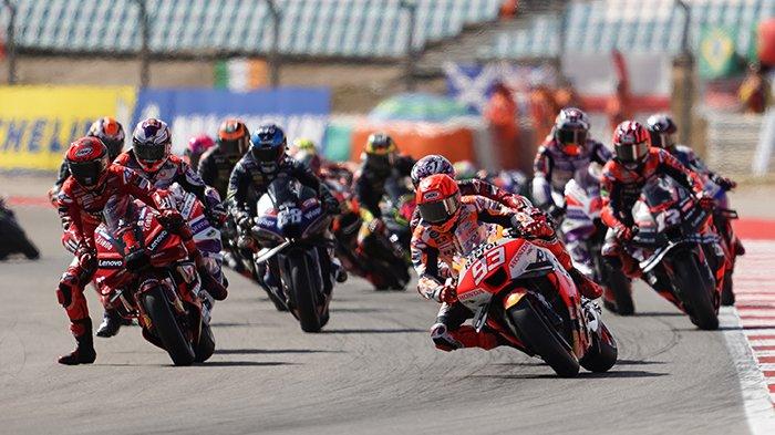 Aksi Marc Marquez dan para pebalap saat mengaspal di Sirkuit Portimao pada MotoGP Portugal 2023. (Twitter / @HRC_MotoGP)