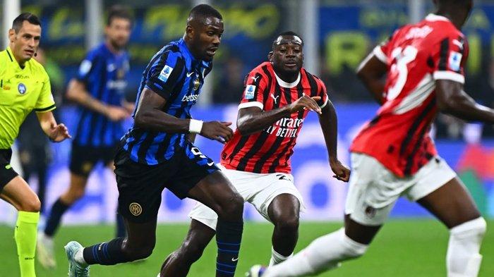 SEMIFINAL COPPA ITALIA - Marcus Thuram saat hendak melewati penjagaan Youssouf Fofana pada Derby della Madonnina Inter Milan vs AC Milan, pekan ke-5 Liga Italia Serie A, Senin (23/9/2024). Kedua tim kembali berjumpa di semifinal Coppa Italia, Kamis (3/4/2025).