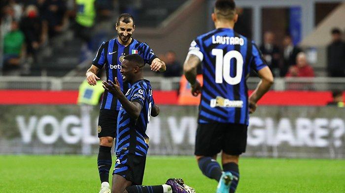 Selebrasi penyerang Inter Milan, Marcus Thuram saat mencetak gol ke gawang Torino, pada giornata 7 Liga Italia Serie A, di Stadion Giuseppe Meazza, Minggu (6/10/2024).