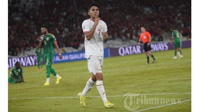 Pesepak bola Timnas Indonesia Marselino Ferdinan selebrasi usai mencetak gol ke gawang Timnas Arab Saudi pada pertandingan Grup C putaran ketiga Kualifikasi Piala Dunia 2026 Zona Asia melawan Australia di Stadion Utama Gelora Bung Karno (SUGBK), Jakarta, Selasa (19/1/2024). Indonesia sementara unggul 2-0 atas Arab Saudi. TRIBUNNEWS/HERUDIN