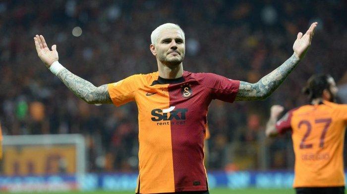 Pemain Galatasaray, Mauro Icardi - Striker milik PSG itu kini dikaitkan dengan klub Liga Italia, AS Roma. Tim besutan Jose Mourinho dilaporkan tertarik menebus eks Inter Milan itu dengan harga yang murah pada bursa transfer musim panas ini.