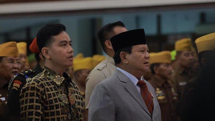 Menhan Prabowo Subianto dan Wali Kota Solo Gibran Rakabuming saat hadiri acara hari veteran di UNS Surakarta (instagram/@prabowo)
