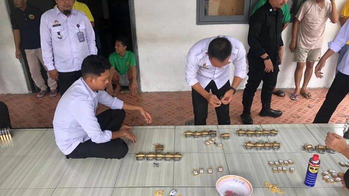 Menjelang Natal dan Tahun Baru (Nataru) tahun 2024, Lembaga Pemasyarakatan (Lapas) Kelas II A Tenggarong melakukan deteksi dini gangguan keamanan dan ketertiban.