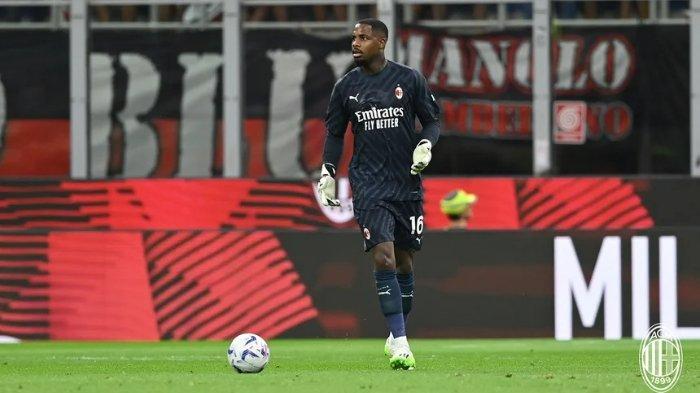 Pemain AC Milan, Mike Maignan - Kiper asal Prancis itu akan mendapat tawaran perpanjangan kontrak dari manajemen Rossoneri terlepas dari fakta bahwa kebugaran pemain 28 tahun ini kerap bermasalah.