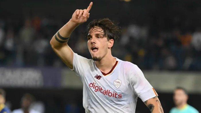 UEFA mengabulkan banding AS Roma terkait hukuman tiga laga yang menjerat Nicolo Zaniolo. Itu artinya, pemain kesayangan Jose Mourinho itu dipastikan tersedia saat I Lupi menjamu Ludogorets di Liga Europa pada Jumat (4/11/2022).
