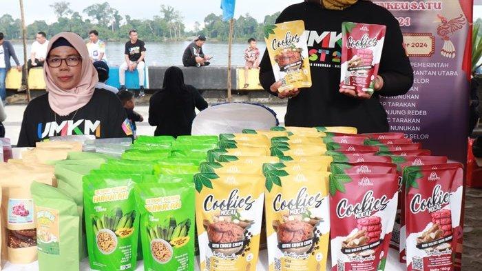 Ninda saat menjelaskan produck Cookies Mocaf di UMKM Fest 2024 (TribunKaltara.com / Desi Kartika)