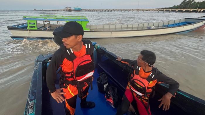 LAKA LAUT NUNUKAN - Operasi SAR pencarian dua korban kecelakaan (Laka) kapal yang dilaporkan hilang di perairan Sebatik, Kabupaten Nunukan, Kalimantan Utara (Kaltara) masih belum membuahkan hasil, Minggu (20/07/2025), sore.