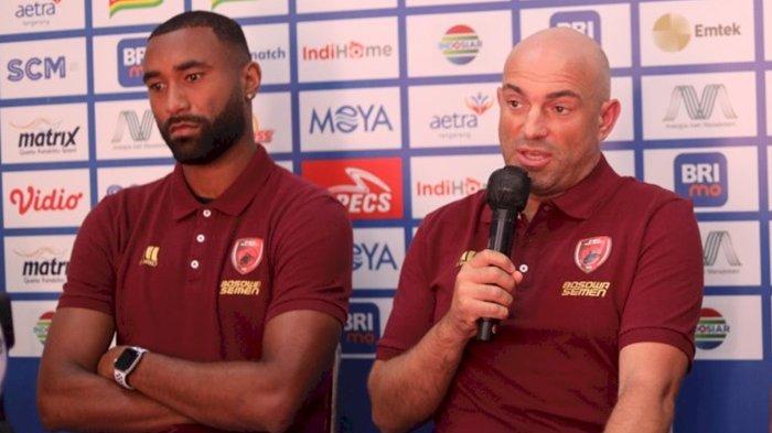 NASIB YURAN FERNANDES - Yuran Fernandes (kiri) bersama Bernardo Tavares (kanan) saat konferensi pers di Liga 1 beberapa waktu lalu.