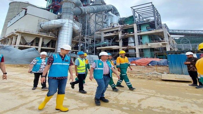 PT Kobexindo Cement resmi menjadi Pelanggan Tegangan Tinggi Pertama Di Kaltim setelah berhasil dilakukan energize pada Jalur SUTT Maloy - Kobexindo Pada Minggu Pukul 15.33 Wita. (PT PLN Persero)