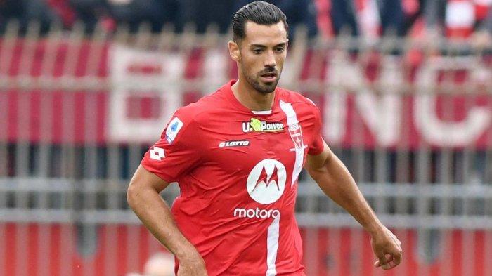 Bek AC Monza, Pablo Mari. Pemain yang dipinjam dari Arsenal itu menjadi korban penusukan orang tak dikenal di pusat perbelanjaan di Milan, Italia pada Kamis (27/10/2022) waktu setempat.