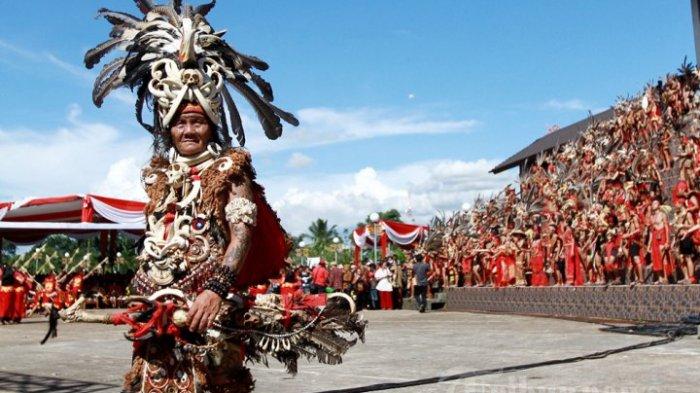 Kumpulan pantun Dayak, karya sastra lama dari tanah Kalimantan.