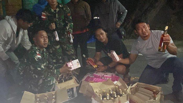 Satgas Pamtas RI-Malaysia Yonarhanud 8/MBC bersama Satgas Bais TNI kembali menggagalkan penyelundupan puluhan minuman keras (Miras) dan ratusan kosmetik ilegal, Kamis (16/05/2024), malam.
(HO/ Nur Abid Satgas Pamtas RI-Malaysia).