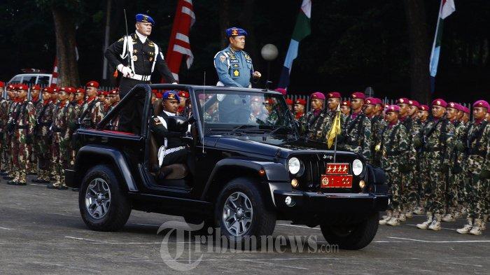 Panglima TNI Laksamana TNI Yudo Margono (kanan) memeriksa pasukan saat upacara pembukaan gelar Operasi Penegakan Ketertiban (Opsgaktib) dan Yustisi Polisi Militer TNI Tahun 2023 di Mabes TNI, Cilangkap, Jakarta Timur, Rabu (8/3/2023). Operasi Gaktib dan Yustisi yang dilaksanakan secara serentak di seluruh Indonesia tersebut bertujuan untuk meningkatkan disiplin dan tata tertib serta kepatuhan hukum prajurit TNI, baik perorangan maupun kesatuan.