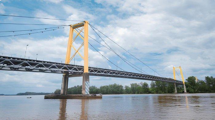 Ilustrasi Jembatan Barito - Baca kumpulan pantun Banjar berisi nasihat dan keagamaan berikut ini lengkap dengan arti, kirimkan kepada orang terdekat untuk menambah pengetahuan tentang bahasa Banjar.