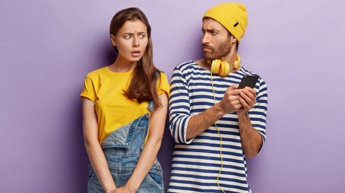 KUMPULAN PANTUN HTS - Foto pasangan dari Freepik.com. Simak umpulan pantun HTS berikut ini, ingatkan teman atau sahabat untuk menjauhi hubungan tanpa status sebelum sakit hati. (ARSIP - Freepik.com)
