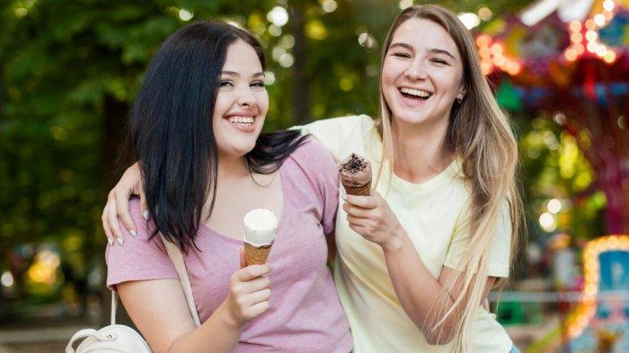 Kumpulan pantun untuk sahabat sejati, cocok dikirimkan ke teman terdekat yang selalu ada mendengarkan keluh kesah kita. (Freepik)