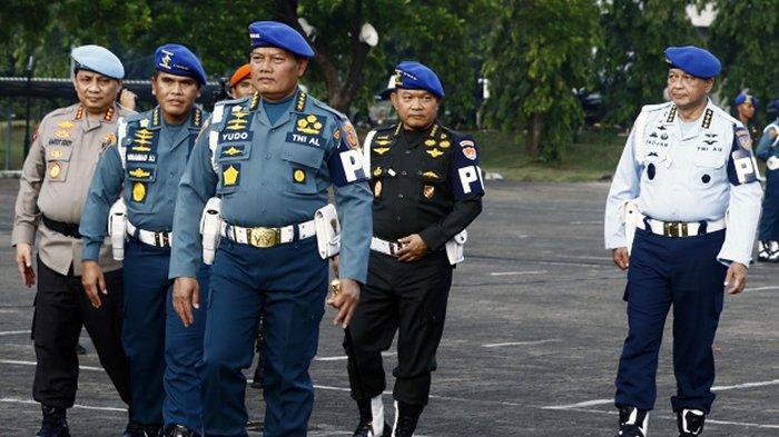Panglima TNI Laksamana TNI Yudo Margono (depan)