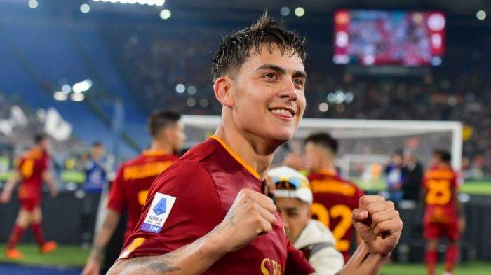 Pemain AS Roma, Paulo Dybala - Usai memenangkan Giallorossi di laga pamungkas Liga Italia 2022/2023 melawan Spezia, La Joya isyaratkan bertahan. Tidak hanya itu kabar baik juga datang dari pelatih Jose Mourinho.