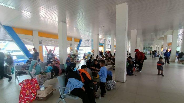 KANTIN PELABUHAN KAYAN II – Keberadaan kantin pelabuhan kayan II, Tanjung Selor Bulungan Kalimantan Utara sudah tidak bercampur dengan ruang tunggu disebut masyarakat semakin rapi dan nyaman