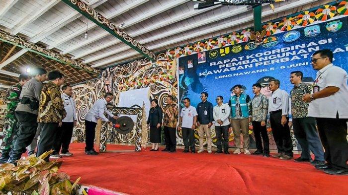 Pelaksanaan Rapat Koordinasi tahunan pembangunan kawasan perbatasan di Balai Adat Long Nawang, Kecamatan Kayan Hulu, Kabupaten Malinau, Kalimantan Utara, beberapa hari lalu.