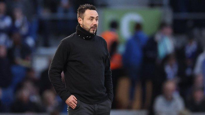KANDIDAT PELATIH INTER - Roberto De Zerbi ketika menukangi Brighton di Premier League MUSIM 2022/2023. Allenatore asal Italia ini masuk sebagai kandidat pelatih Inter Milan pengganti Simone Inzaghi, Rabu (4/3/2025). (ARSIP - Twitter / @OfficialBHAFC)