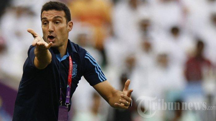 Ekspresi pelatih Timnas Argentina, Lionel Scaloni dalam laga sepak bola Grup C Piala Dunia 2022 antara Argentina melawan Arab Saudi di Stadion Lusail, di Lusail, utara Doha, Qatar, Selasa (22/11/2022). AFP/KHALED DESOUKI