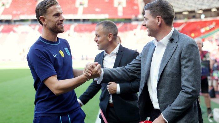 Pemain Timnas Inggris Jordan Henderson bersama Legenda Liverpool Steven Gerrard (twitter/@jhenderson)