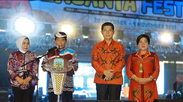 Pembukaan Benuanta Fest 2K23 oleh Gubernur Kaltara Zainal A Paliwang dengan didampingi Wagub, Yansen TP beserta istri. (Tribunkaltara.com)