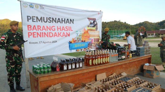 Pemusnahan ribuan botol miras di Krayan, Nunukan usai upacara HUT Kemerdekaan RI di Lapangan Semaring. Sabtu (17/08/2024).
