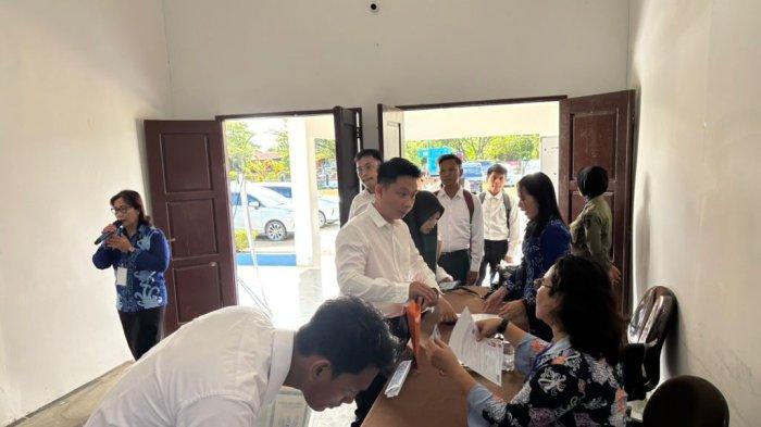 Sejumlah pendaftar PPPK Malinau saat registrasi pendaftaran jelang pelaksanaan seleksi kompetensi di Malinau, Kalimantan Utara,