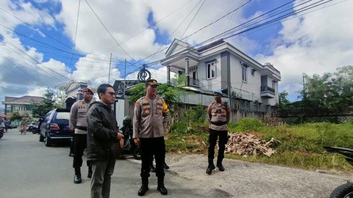 Kapolres Tarakan, AKBP Ronaldo Maradona TPP Siregar saat meninjau pelaksanaan PSU di TPS 57 Kelurahan Karang Anyar, Kecamatan Tarakan Barat Kota Tarakan, Kamis (22/2/2024).