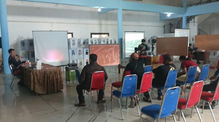 Proses penghitungan suara dan rekapitulasi tingkat kecamatan Pemilu 2024di Malinau, Kalimantan Utara