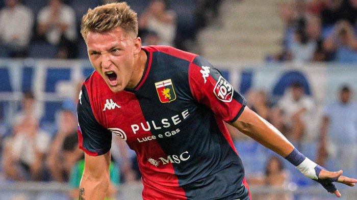 Penyerang Genoa, Mateo Retegui ketika mencetak gol di Liga Italia Serie A.