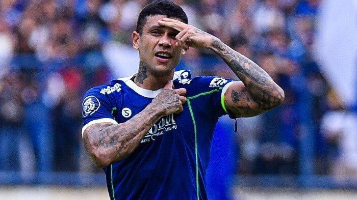FOTO Penyerang Persib Bandung, Ciro Alves. Gol tunggal kemenangan Persib atas Borneo FC di Liga 1 dicetak oleh Ciro Alves. (Instagram / @persib)