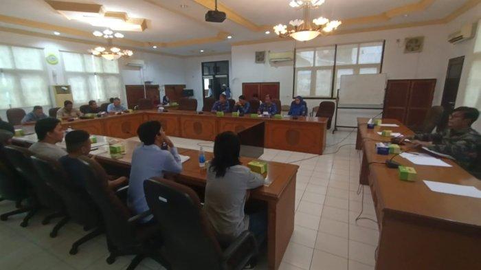 Pertemuan pekerja yang dipecat sepihak oleh perusahaan sub kontraktor lakukan pertemuan bersama DPRD Tarakan dan melibatkan juga pihak PRI, Disnaker Provinsi Kaltara dan Disnaker Kota Tarakan, Selasa (17/10/2023).