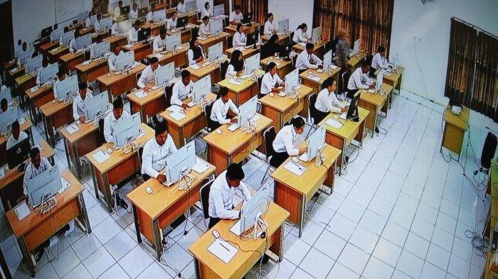 Peserta Calon PPPK Malinau penerimaan 2023 mengikuti seleksi kompetensi berbasis komputer di Balai Diklat Malinau, Kalimantan Utara, Jumat (1/12/2023).