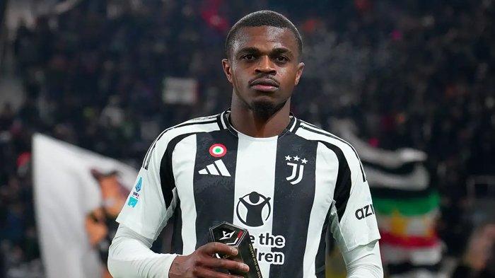 Bek Juventus, Pierre Kalulu meraih man of the match saat mengimbangi Atalanta pada giornata 19 Liga Italia Serie A, di Gewiss Stadium, Rabu (15/1/2025).