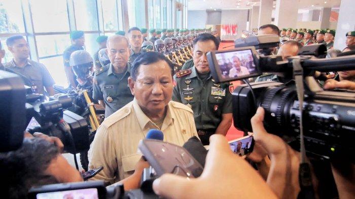Menteri Pertahanan RI Prabowo Subianto saat diwawancarai wartawan di Samarinda, Kalimantan Timur (11/3/2023) terkait kesiapam pertahanan dan keamanan di IKN Nusantara.