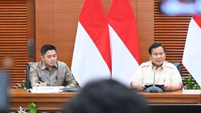 TEDDY NAIK PANGKAT - Intip daftar nama jajaran Presiden Prabowo Subianto di Kabinet Merah Putih yang pernah bikin kontroversi saat mereka terbilang masih baru menjabat, bahkan Mayor Teddy (kiri) hingga turun tangan. Sekretaris Kabinet Mayor Teddy diangkat jadi Letkol oleh Panglima TNI Agus Subiyanto.