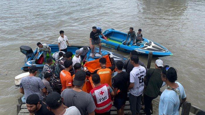 KECELAKAAN SPEEDBOAT - Proses evakuasi satu korban meninggal dunia akibar Laka laut, di dermaga penyeberangan speedboat Pasar Yamaker Nunukan, Rabu (29/01/2025), siang. Laka Speedboat di Nunukan, 4 Penumpang MD, 4 Dalam Pencarian, 7 Korban Selamat Dirujuk ke Puskesmas.