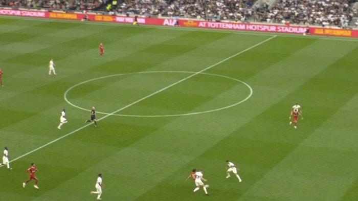 Proses gol Luis Diaz ke gawang Tottenham Hotspur yang dinyatakan offside oleh wasit Simon Hooper, Liverpool bereaksi keras
