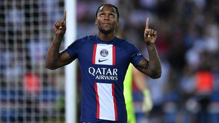 Pemain PSG, Renato Sanches - Gelandang asal Portugal itu selangkah lagi hijrah ke klub Liga Italia, AS Roma. Dilaporkan, Les Parisiens telah memberi lampu hijau peminjaman pemain 25 tahun tersebut ke tim besutan Jose Mourinho.